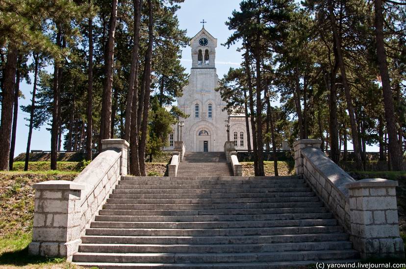 Никшич. Церковь Василия Острожского. фасады