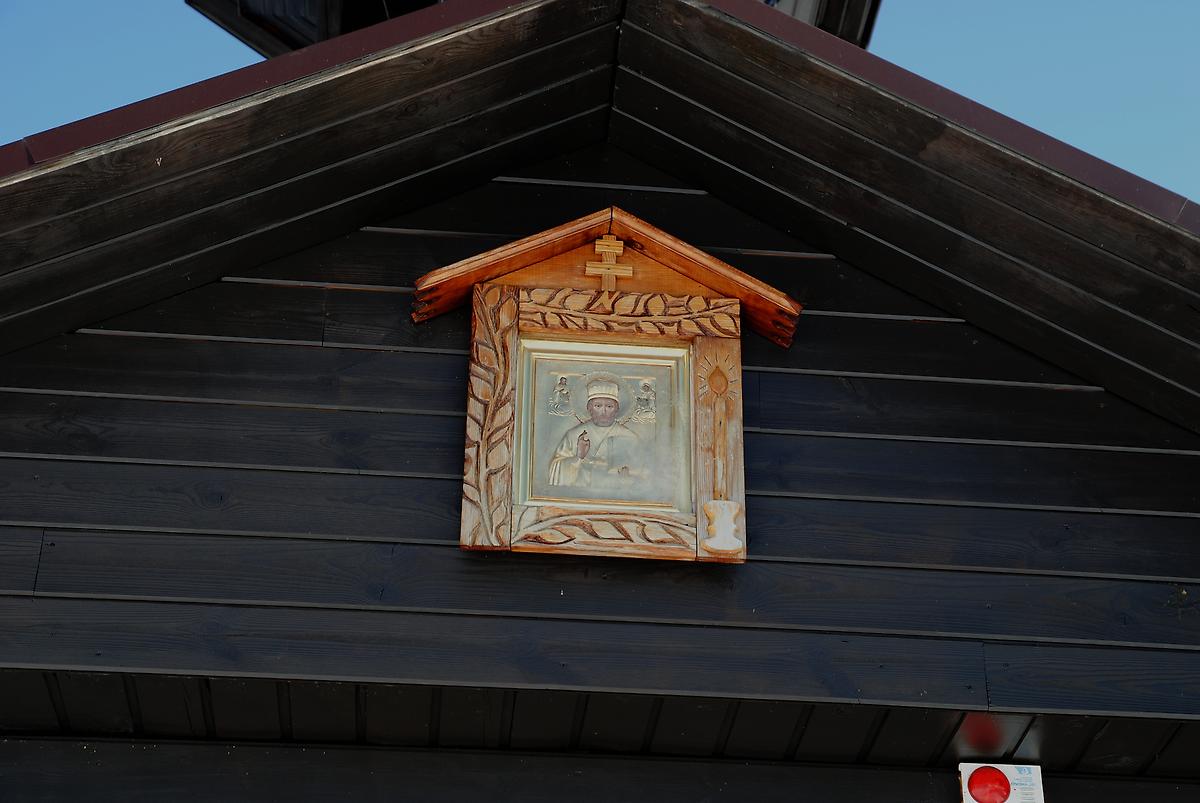 Храмовая икона Св. Николая, архитектурные детали. Церковь Николая Чудотворца, Гусиный брод (Новосибирский район, Новосибирская область)