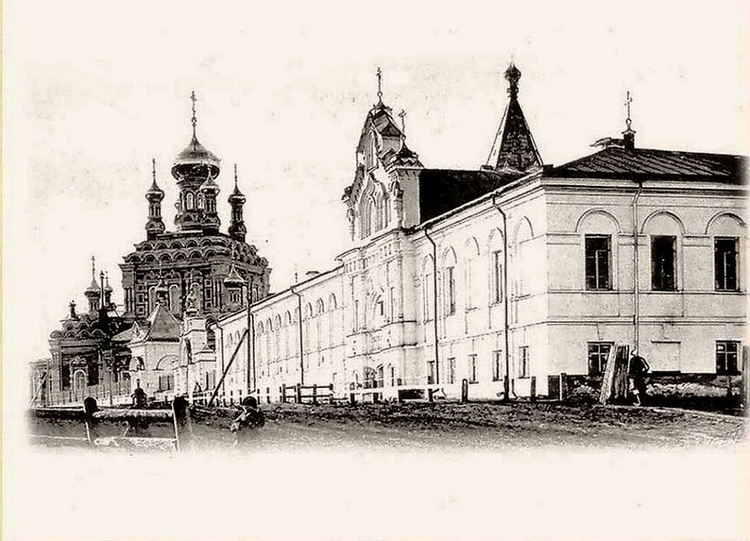 Иоанно-Предтеченский женский монастырь, Кунгур (Кунгурский район и г. Кунгур, Пермский край). архивная фотография, Никольская церковь (слева) и монастырь 1903—1917 год с сайта https://pastvu.com/p/371175