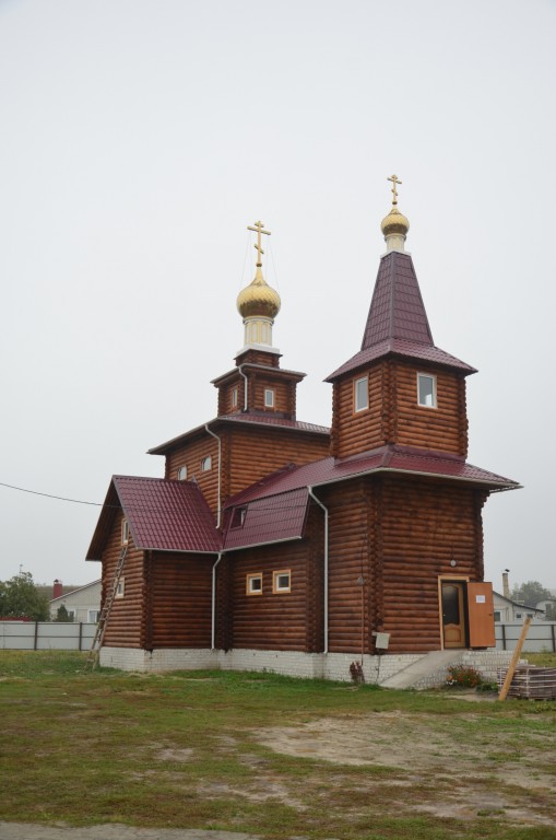 Брянск. Церковь Владимира равноапостольного в посёлке Октябрьском. фасады