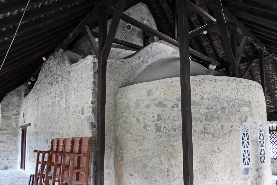 Церковь Пресвятой Богородицы Арака, Лагудера (Никосия, Кипр). фасады, церковь - под крышей!