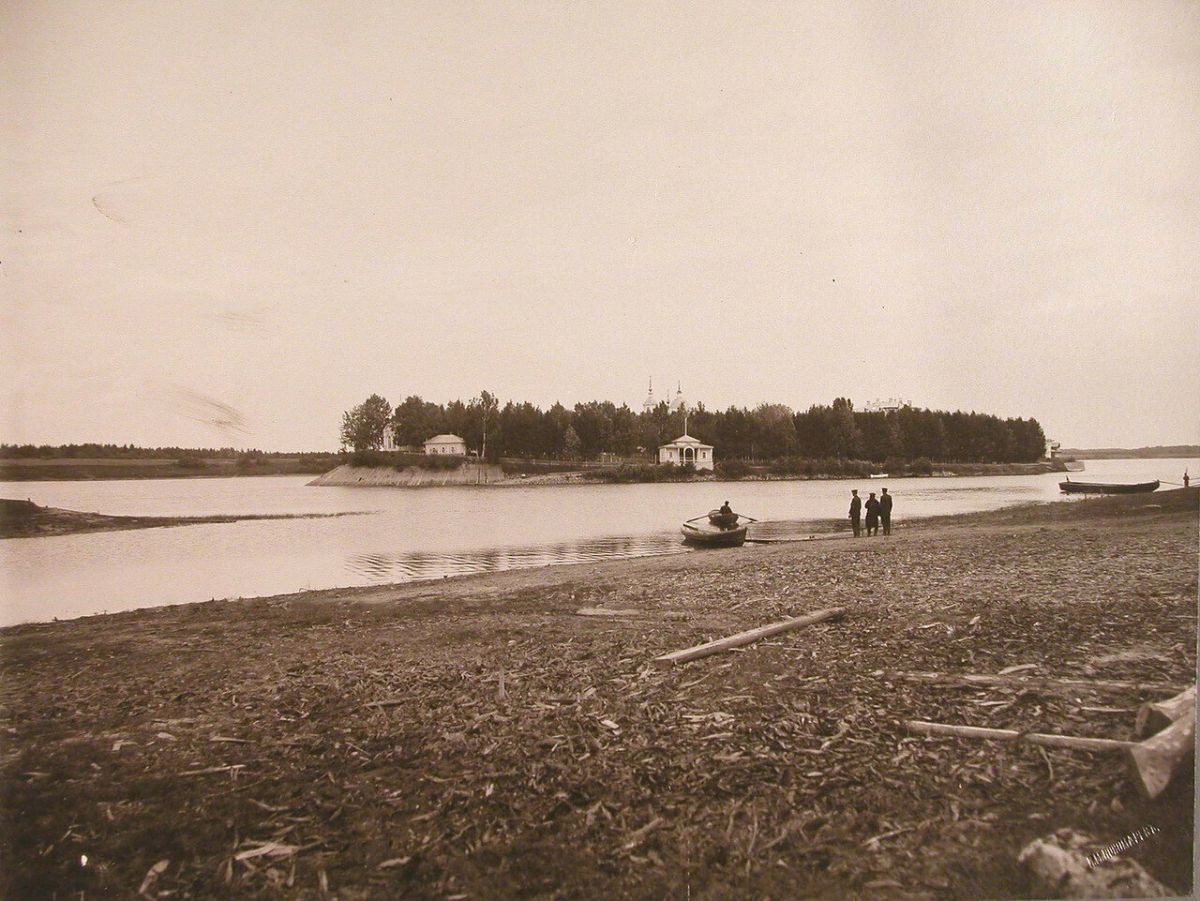 Церковь Успения Пресвятой Богородицы, Октября, остров (Успенский остров) (Волховский район, Ленинградская область). архивная фотография, Фотография, выполненная в нач. ХХ века (1909 г.?)