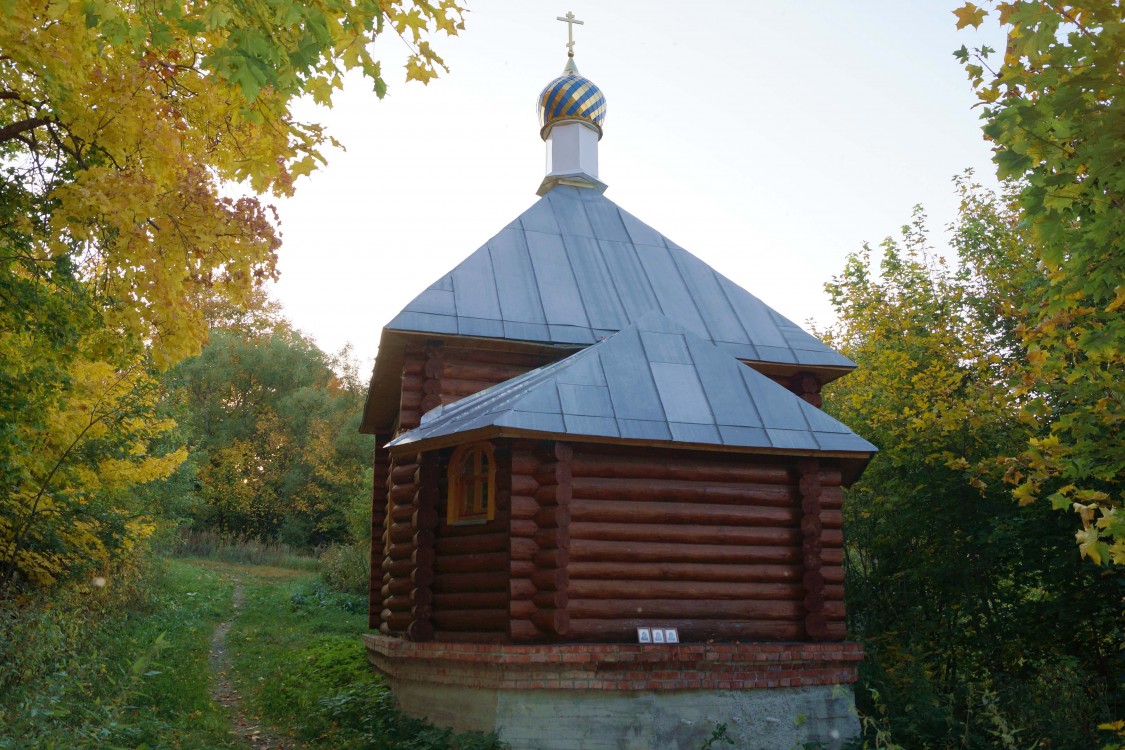 Соловцовка. Неизвестная часовня. общий вид в ландшафте