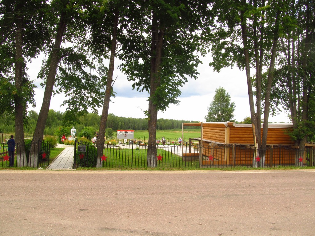 Неизвестная часовня (строящаяся), Погорелки (Ржевский район и г. Ржев, Тверская область). дополнительная информация, Вид с юга. Часовня строится на территории воинского мемориала