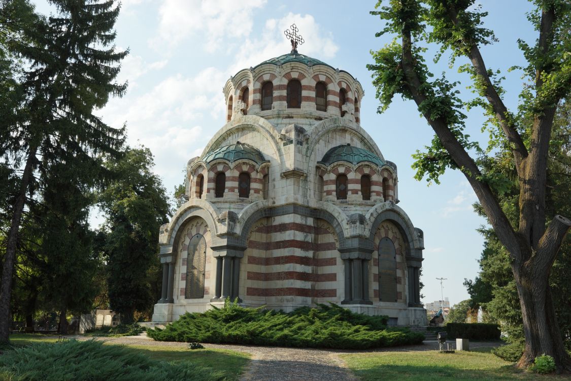В Болгарии в горе храм