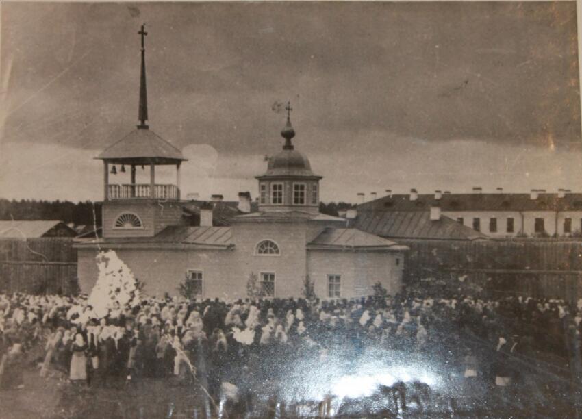 Шенкурск. Церковь Петра и Павла. архивная фотография, Петропавловская тюремная церковь, южный фасад. Фотография начала 20 века из фондов Шенкурского краеведческого музея.