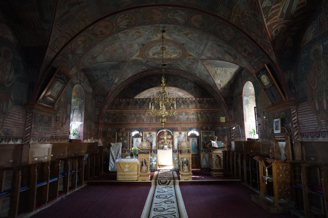 Церковь Успения Пресвятой Богородицы, Кристиан (Брашов, Румыния). интерьер и убранство