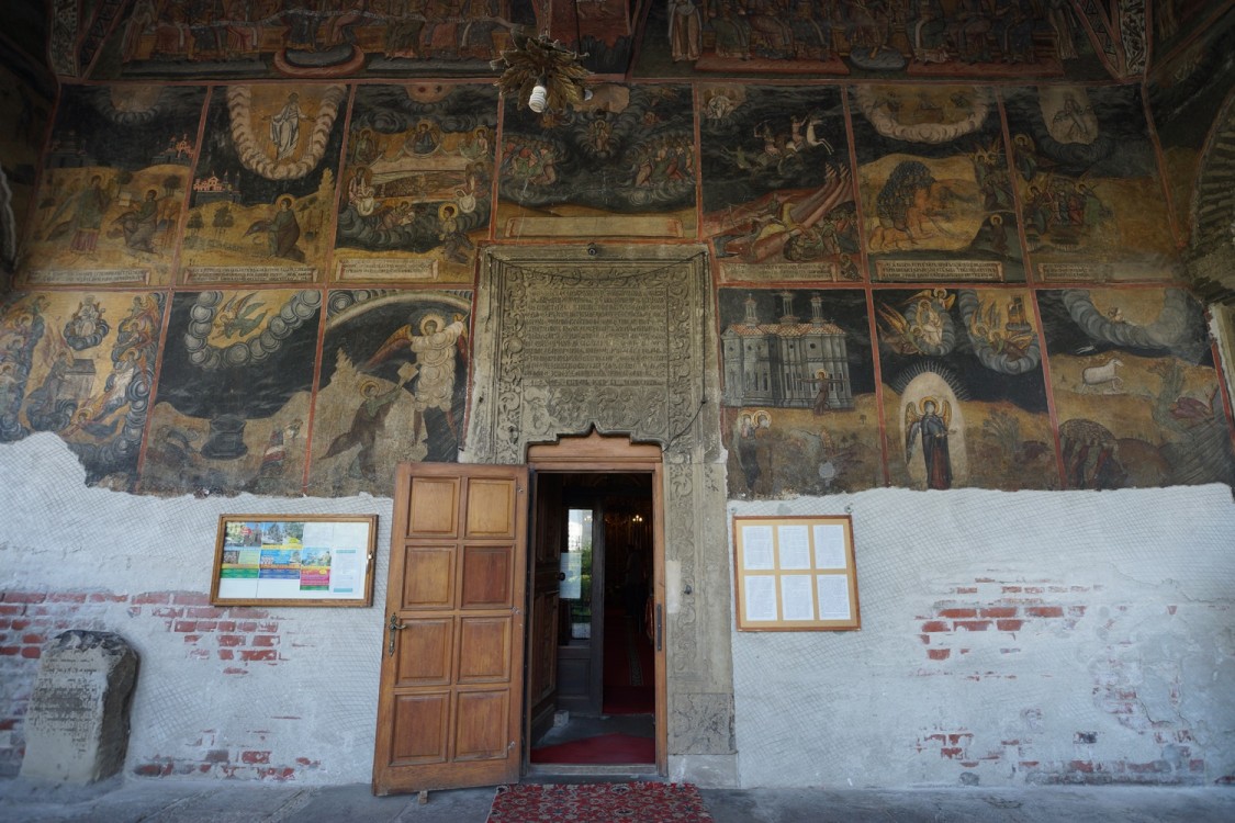 Церковь Успения Пресвятой Богородицы, Бухарест, Сектор 1 (Бухарест, Румыния). архитектурные детали