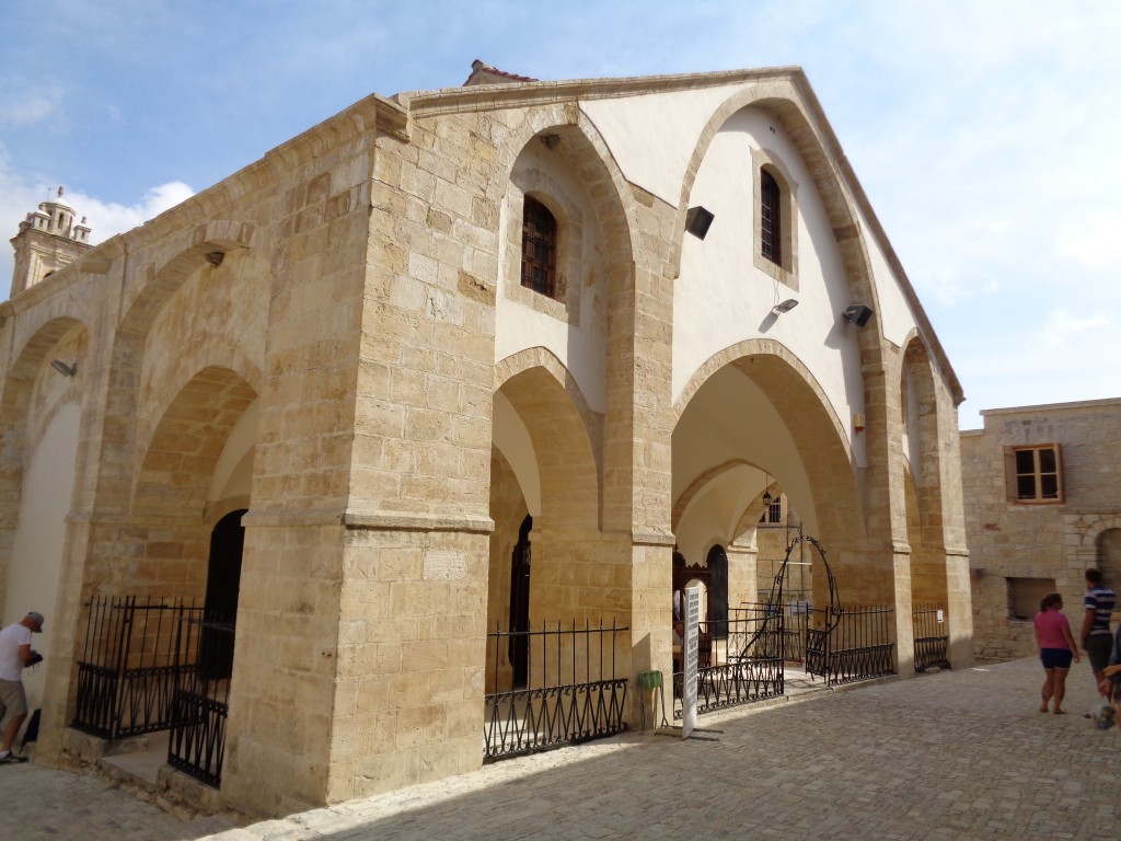 Омодос. Монастырь Животворящего Креста. фасады
