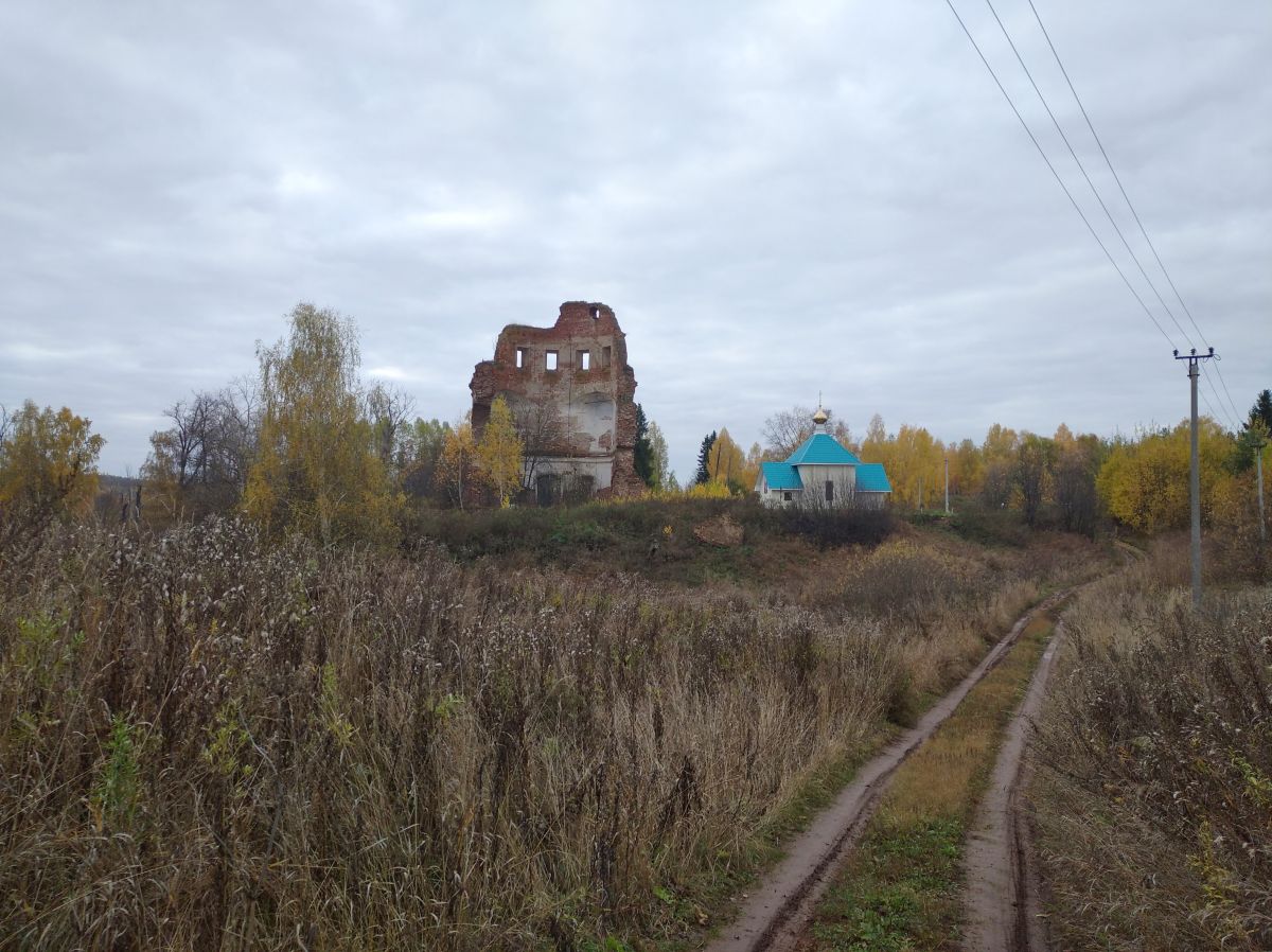 Церковь Петра и Павла, Козлово (Сарапульский район и г. Сарапул, Республика Удмуртия). общий вид в ландшафте