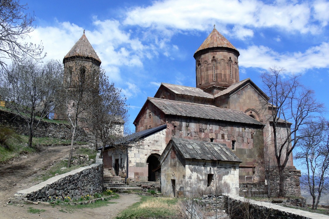 Сапара. Успенский монастырь. фасады