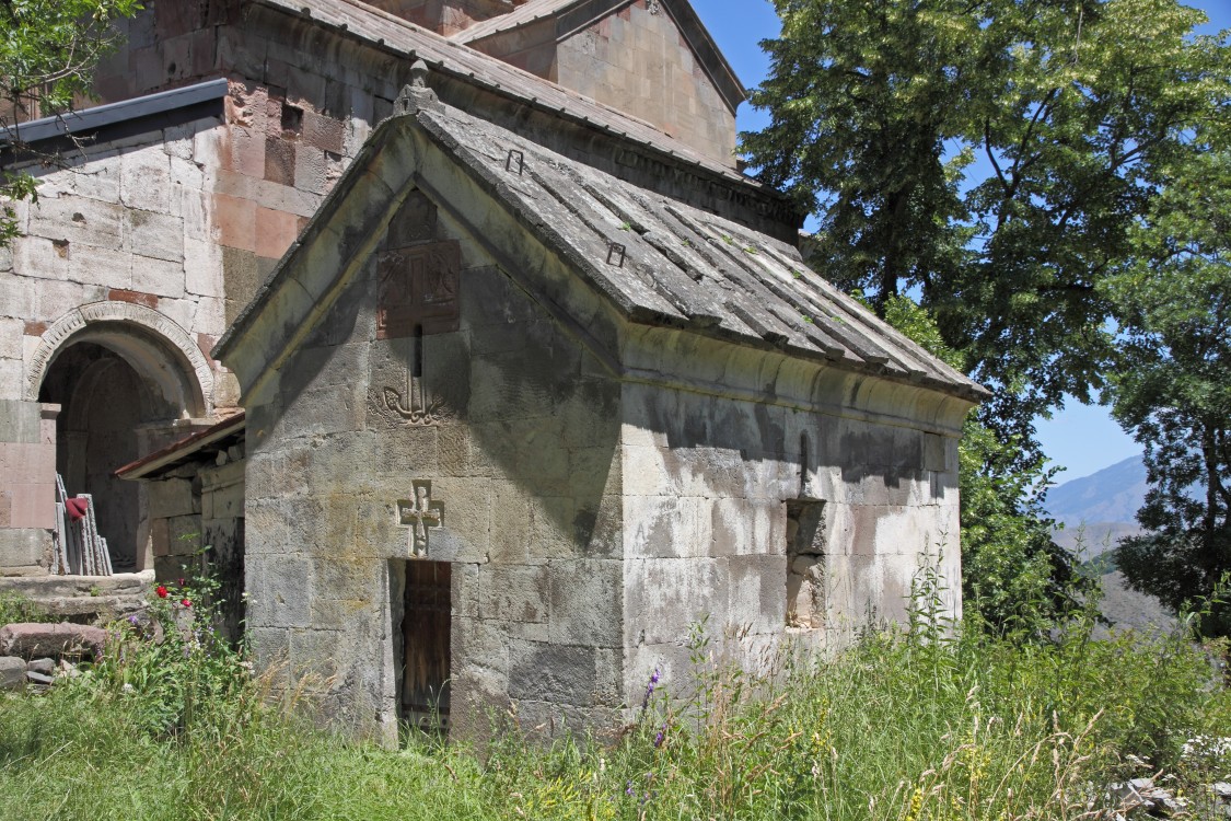 Сапара. Успенский монастырь. Церковь Георгия Победоносца. фасады