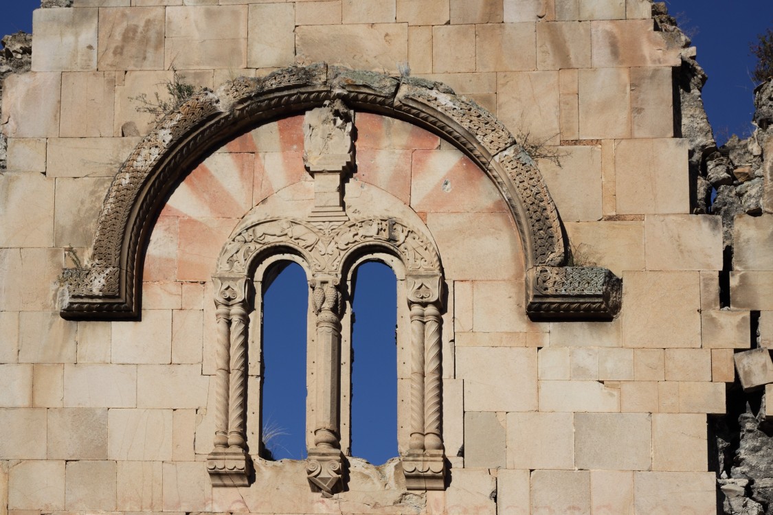 Чамлыямак. Собор Иоанна Предтечи. архитектурные детали, окно западного фасада