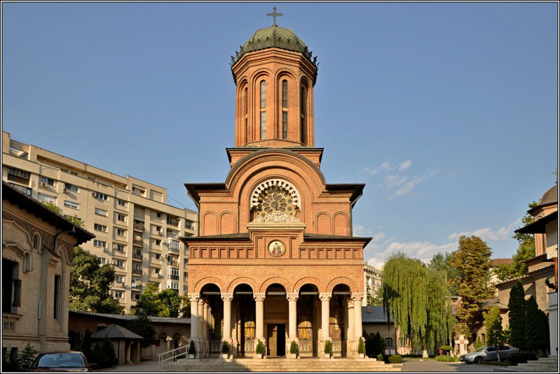 Бухарест, Сектор 5. Монастырь Анфима Иверского. Церковь Всех Святых и Анфима Иверского. фасады