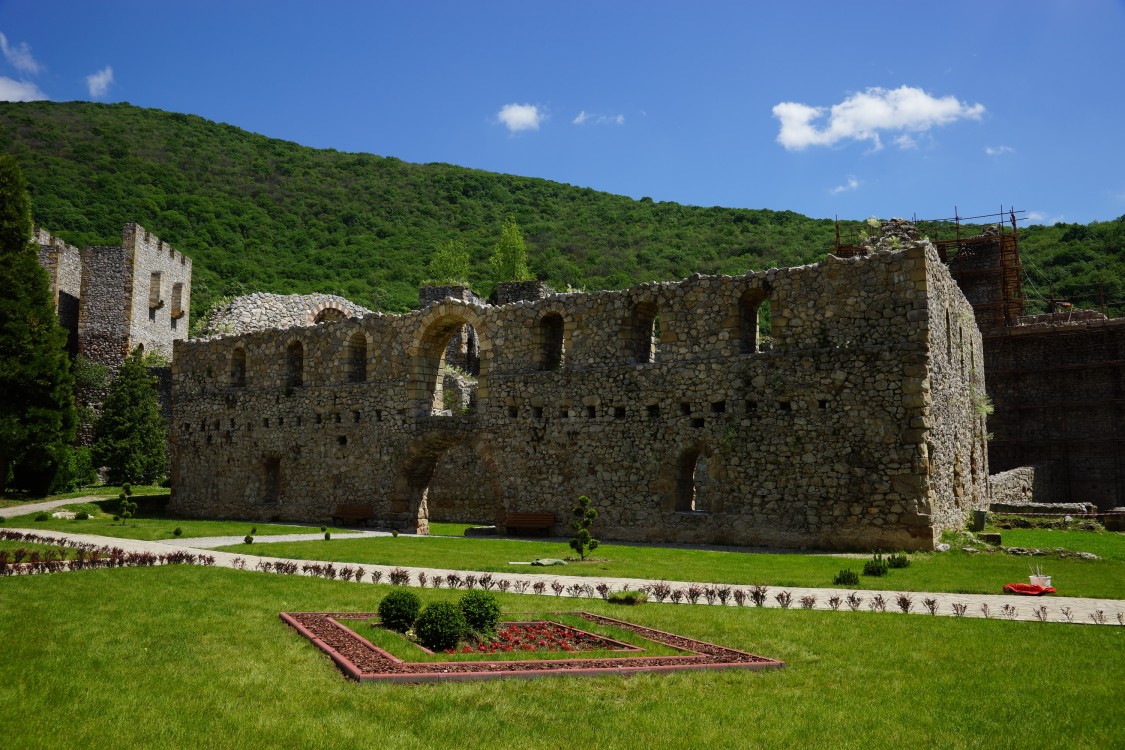 Ресавский Троицкий монастырь, Деспотовац (Поморавский округ, Сербия). дополнительная информация, Руины трапезной