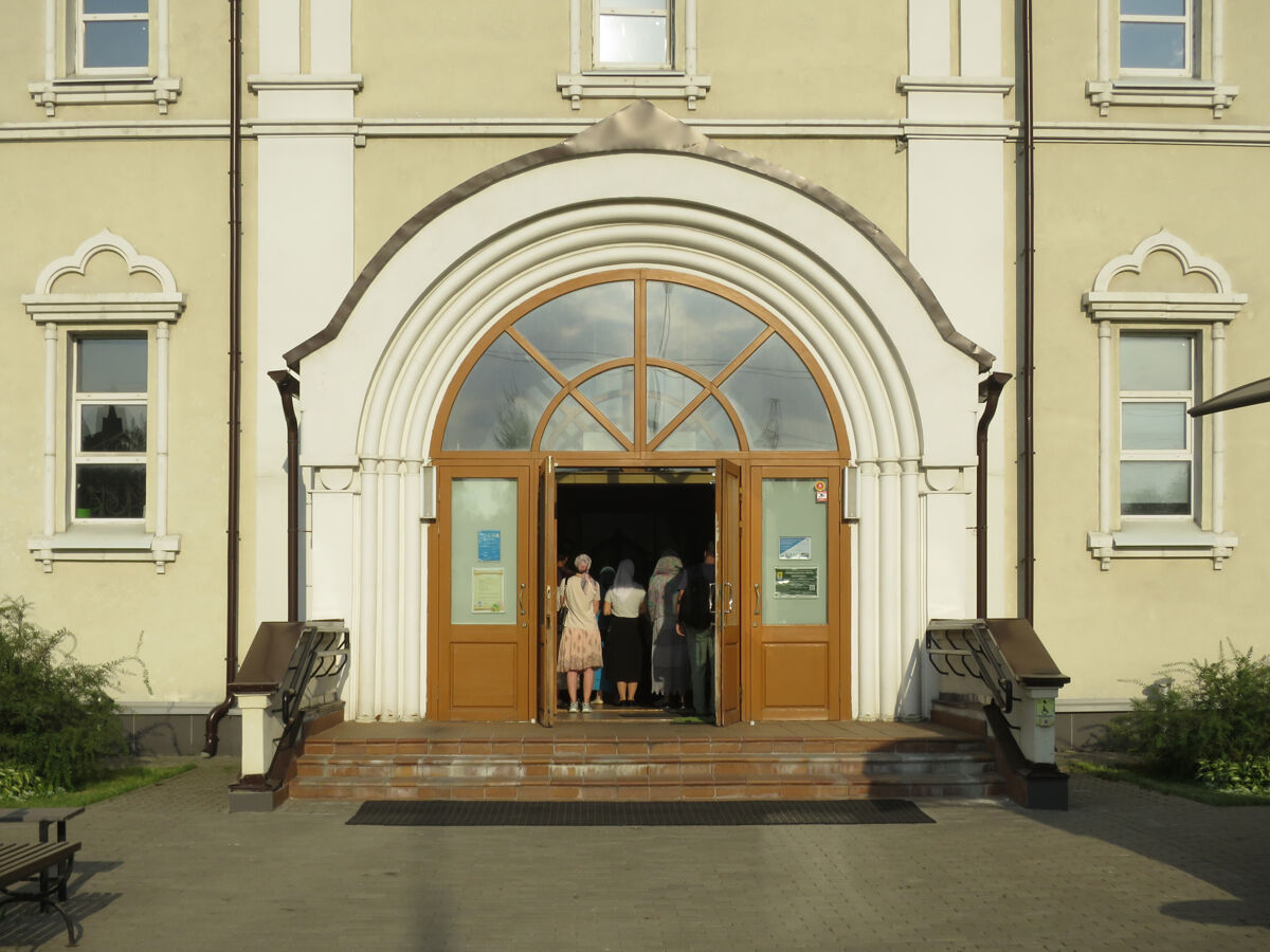 Церковь Троицы Живоначальной в Кожухове, Косино-Ухтомский (Восточный административный округ (ВАО), г. Москва). архитектурные детали, Западный вход в храм