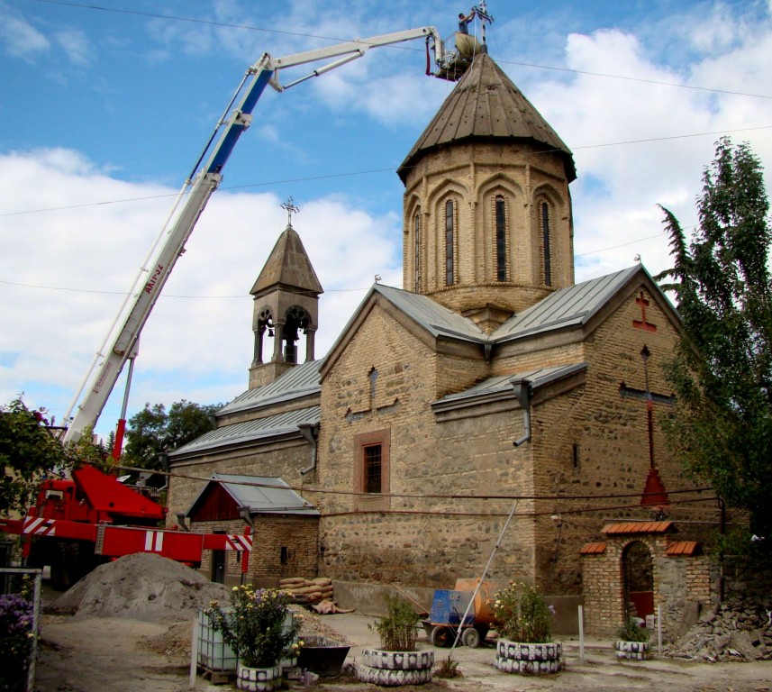 Церковь Рождества Пресвятой Богородицы, Цхинвал (Южная Осетия, Прочие страны). документальные фотографии, Восстановление повреждений после конфликта 08.08.2008