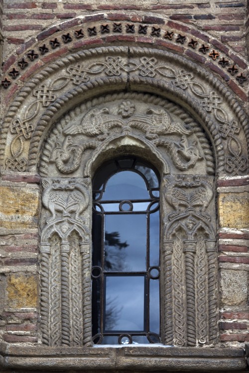 Церковь Стефана архидиакона, Крушевац (Расинский округ, Сербия). архитектурные детали, наличник окна