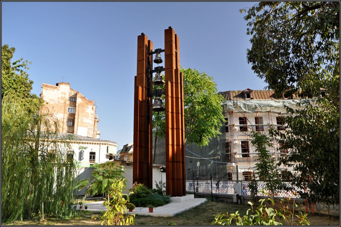 Церковь Димитрия Солунского, Бухарест, Сектор 3 (Бухарест, Румыния). дополнительная информация, звонница