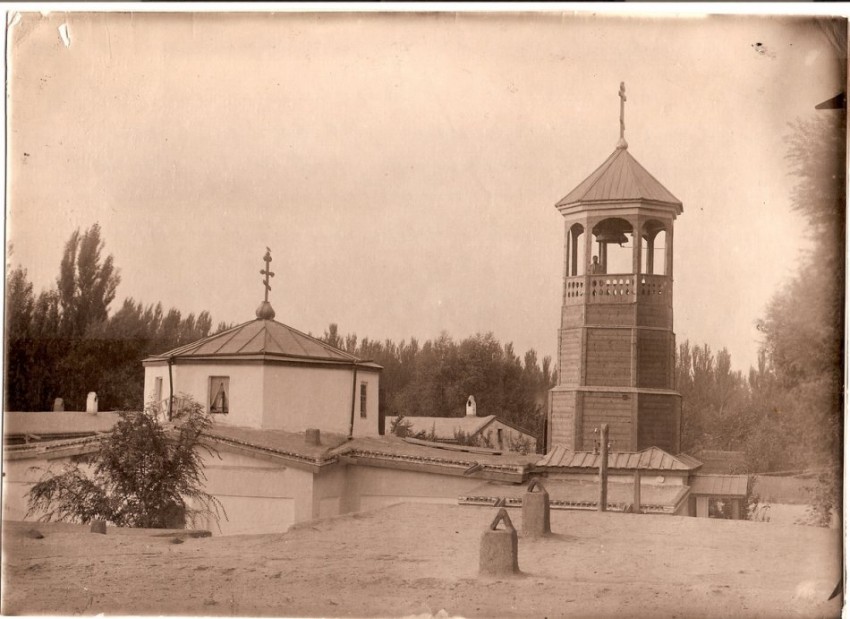 Инин (Кульджа). Церковь Николая Чудотворца (старая). архивная фотография, Фото 1930-х гг. Источник: http://s14.sinaimg.cn/mw690/002uaZ6Izy6Q39bDU8R1d&690