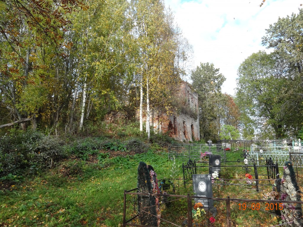 Бильково. Церковь Димитрия Солунского. общий вид в ландшафте