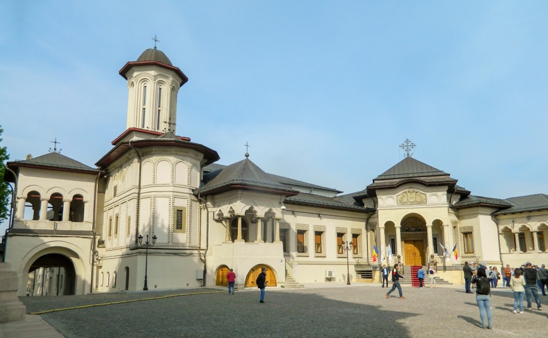 Патриархия Румынской Православной Церкви, Бухарест, Сектор 4 (Бухарест, Румыния). фасады