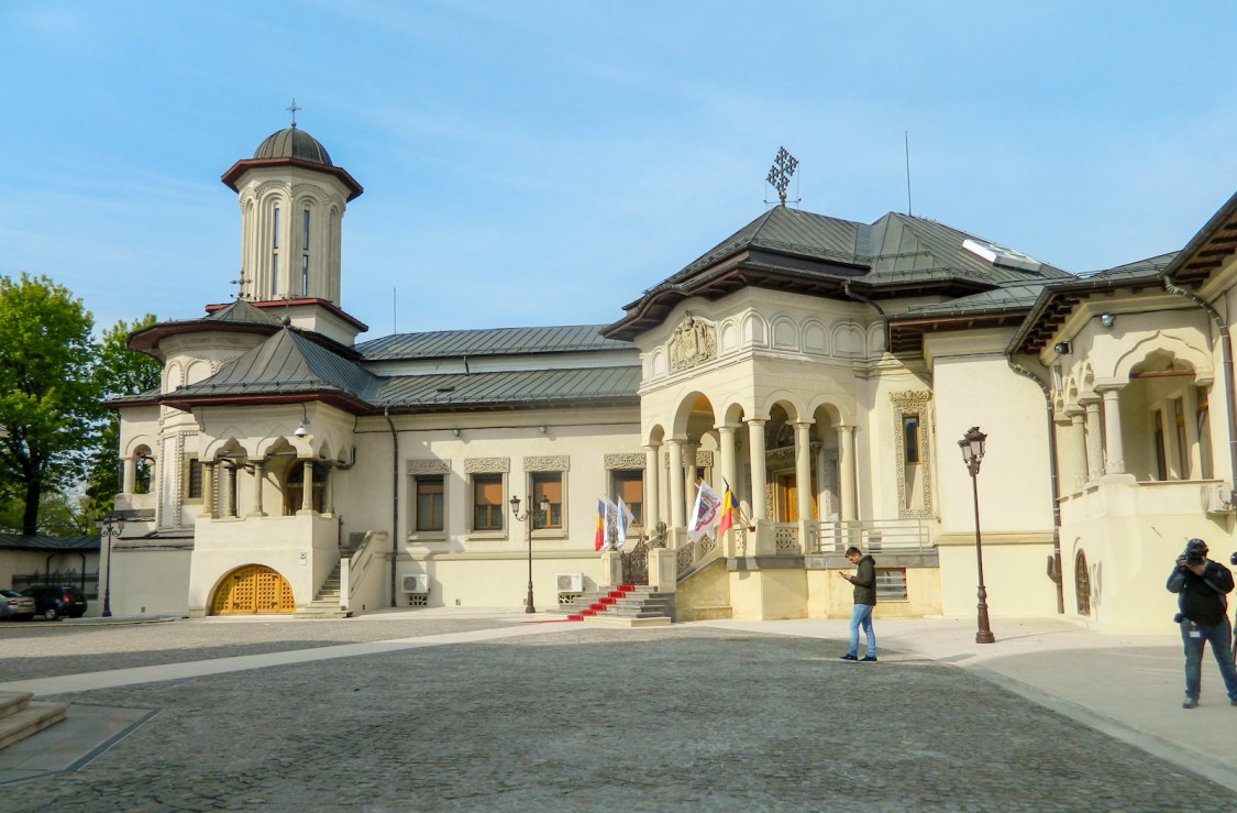 Патриархия Румынской Православной Церкви, Бухарест, Сектор 4 (Бухарест, Румыния). фасады