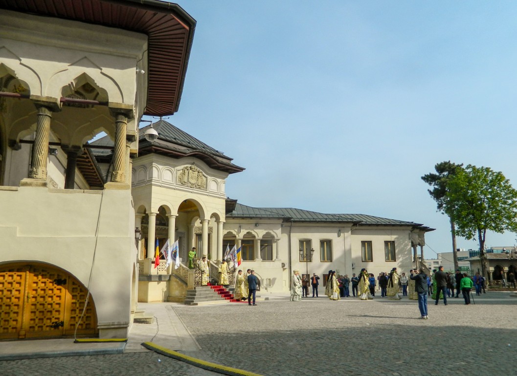 Патриархия Румынской Православной Церкви, Бухарест, Сектор 4 (Бухарест, Румыния). фасады