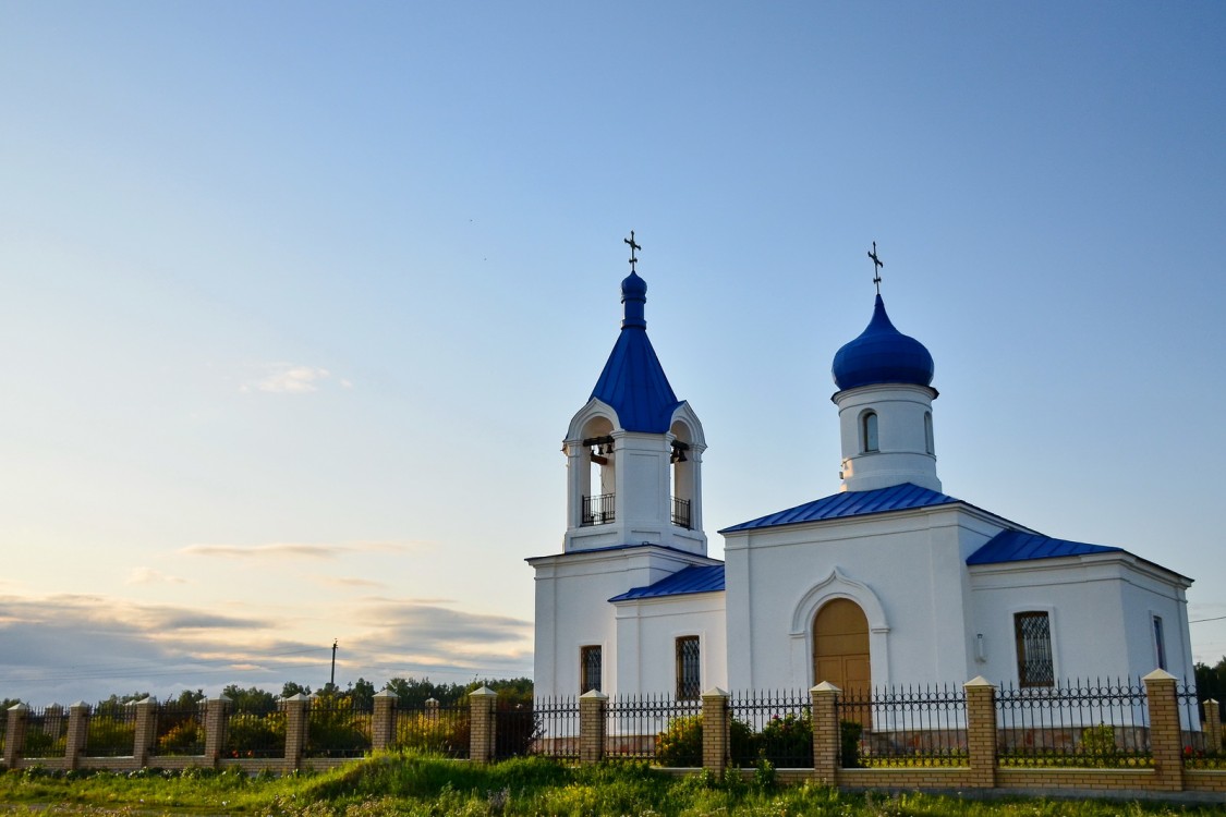 Большие Харлуши. Церковь Покрова Пресвятой Богородицы. фасады