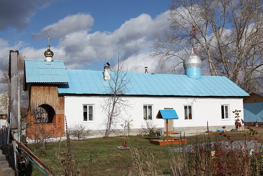 Церковь Рождества Пресвятой Богородицы, Непряхино (Чебаркульский район и г. Чебаркуль, Челябинская область). фасады, Под храм приспособлен бывший банно-прачечный комплекс