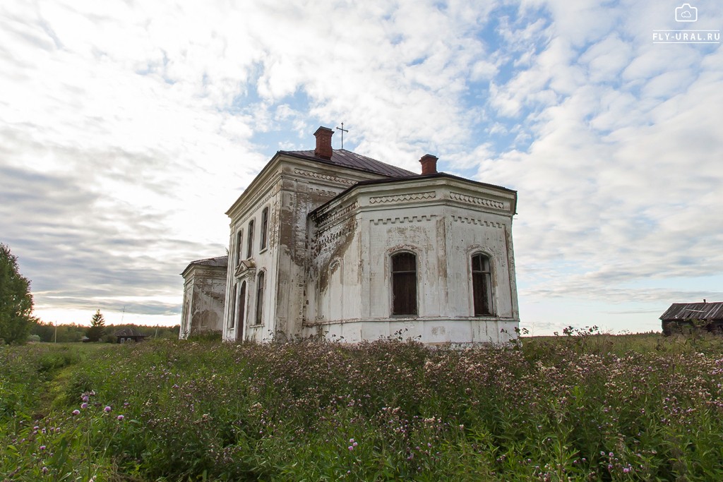 Пелым. Церковь Михаила Архангела (новая). фасады