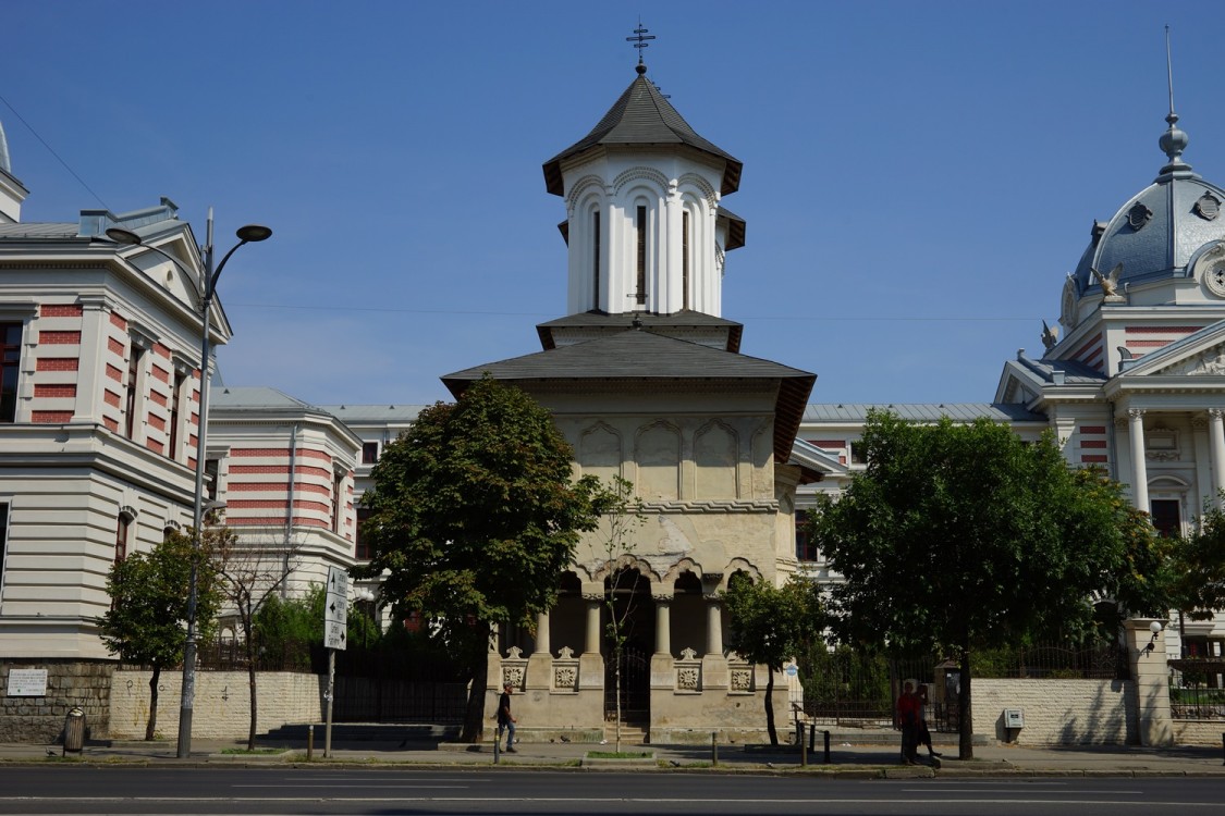 Бухарест, Сектор 3. Церковь Трёх Святителей. фасады