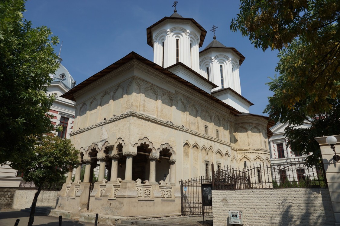 Бухарест, Сектор 3. Церковь Трёх Святителей. фасады