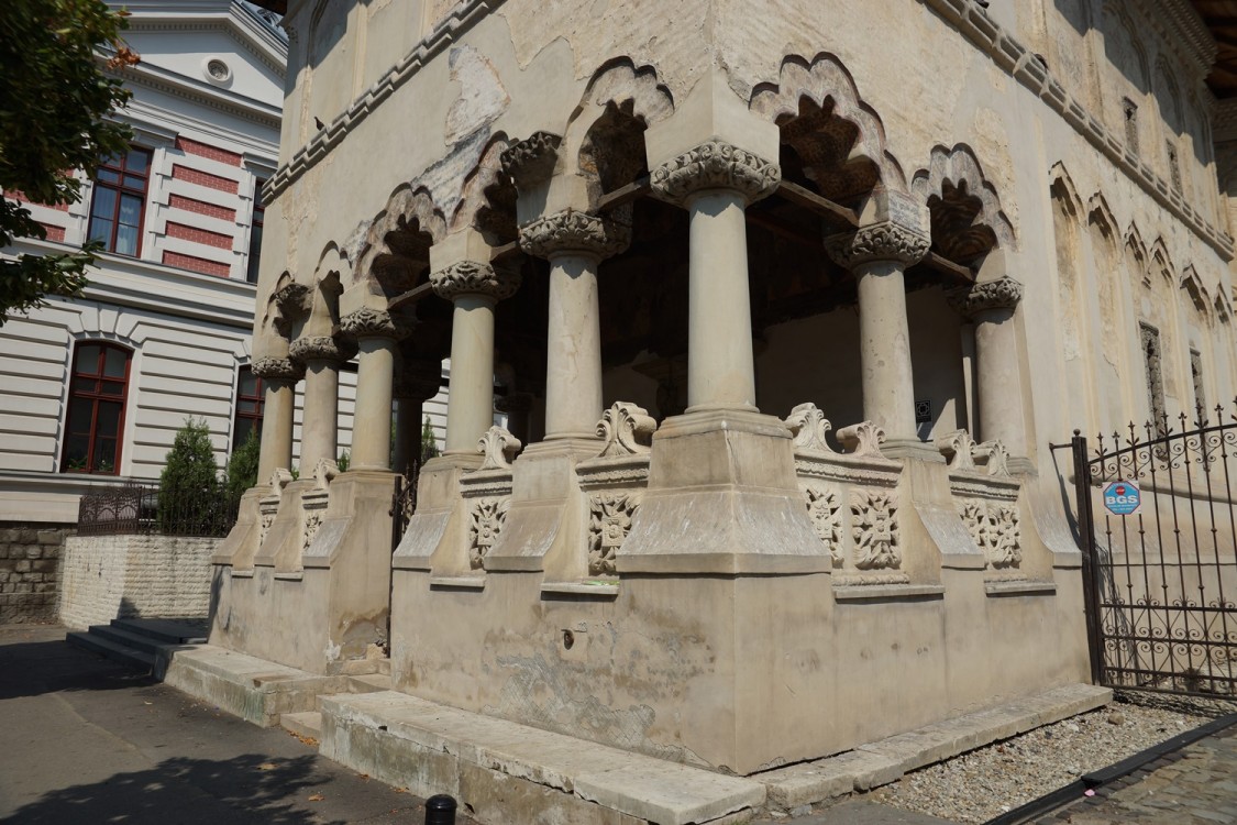 Бухарест, Сектор 3. Церковь Трёх Святителей. архитектурные детали