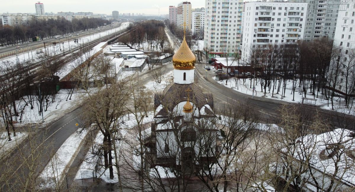 Выхино-Жулебино. Церковь Димитрия, митрополита Ростовского. общий вид в ландшафте