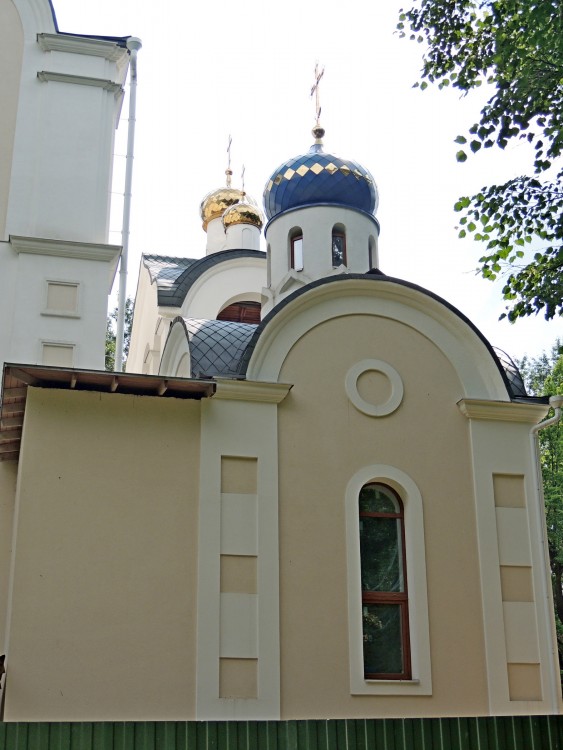 Церковь Николая Чудотворца в Бирюлёве, Бирюлёво Западное (Южный административный округ (ЮАО), г. Москва). архитектурные детали, Западный фасад северной палатки новой церкви Николая Чудотворца в Бирюлево в Москве.