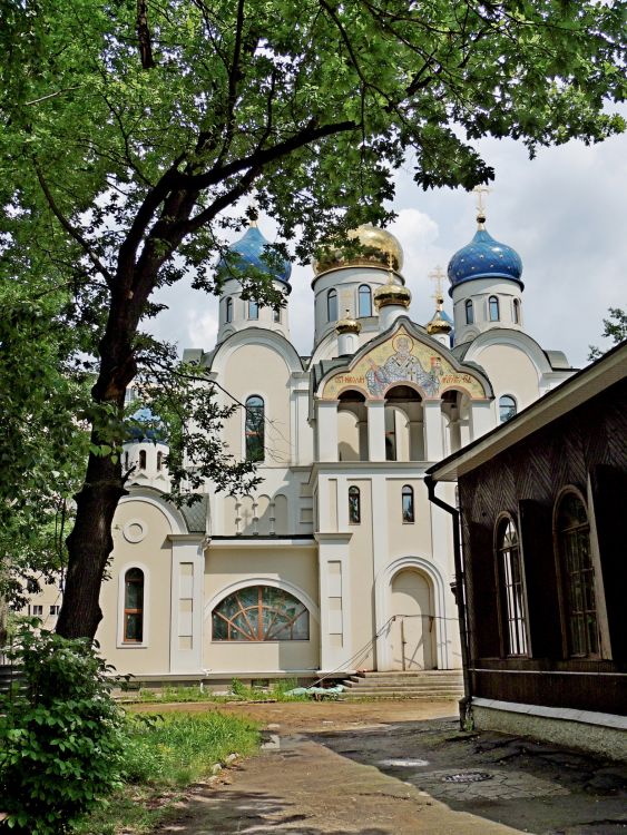 Бирюлёво Западное. Церковь Николая Чудотворца в Бирюлёве. фасады, Западный фасад новой церкви Николая Чудотворца в Бирюлево в Москве.