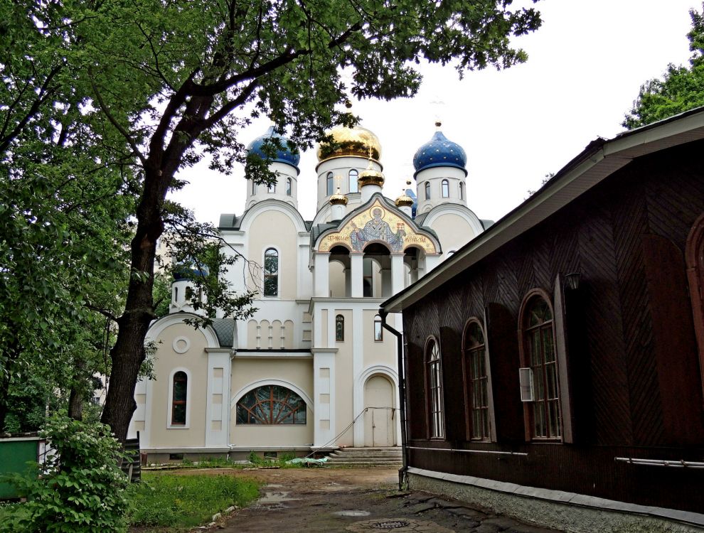 Бирюлёво Западное. Церковь Николая Чудотворца в Бирюлёве. фасады, Западный фасад новой церкви Николая Чудотворца в Бирюлево в Москве.