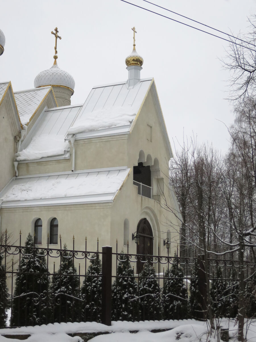 Церковь Успения Пресвятой Богородицы, Челюскинский (Пушкинский район и гг. Ивантеевка, Королёв, Московская область). архитектурные детали, Звонница (пристроена к храму в 2023 г.)