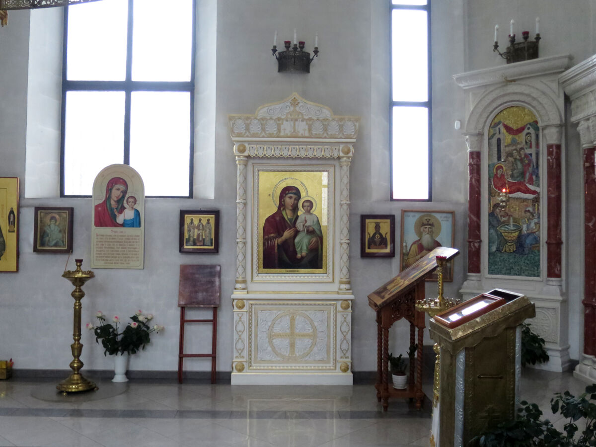 Церковь Успения Пресвятой Богородицы, Челюскинский (Пушкинский район и гг. Ивантеевка, Королёв, Московская область). интерьер и убранство