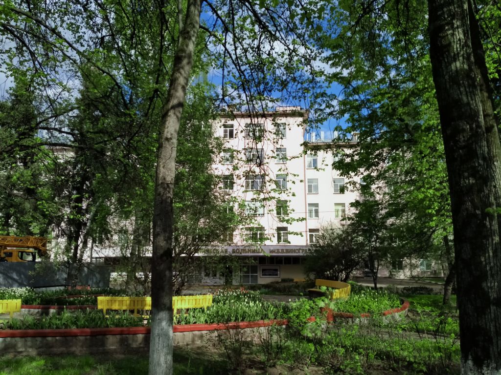 Домовая церковь Луки (Войно-Ясенецкого) при ГКБ им. В.В. Виноградова, Академический (Юго-Западный административный округ (ЮЗАО), г. Москва). фасады, корпус, в котором размещается домовый храм