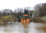 Часовня Димитрия Солунского, Недостроенная часовня в весеннее половодье.<br>, Нижнеивкино, Кумёнский район, Кировская область