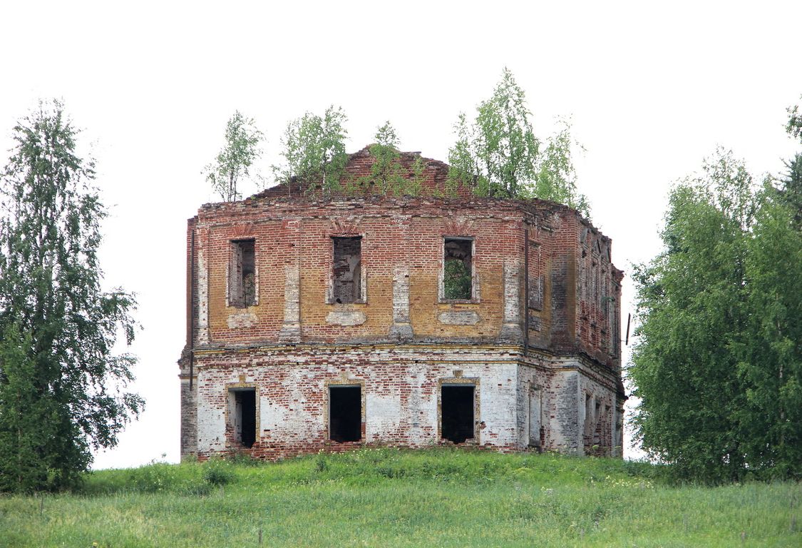 Церковь Троицы Живоначальной, Ростовское (Виноградовский район, Архангельская область). фасады, Вид с востока.
