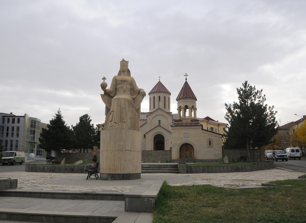 Ахалцихе. Церковь Тамары Царицы. общий вид в ландшафте