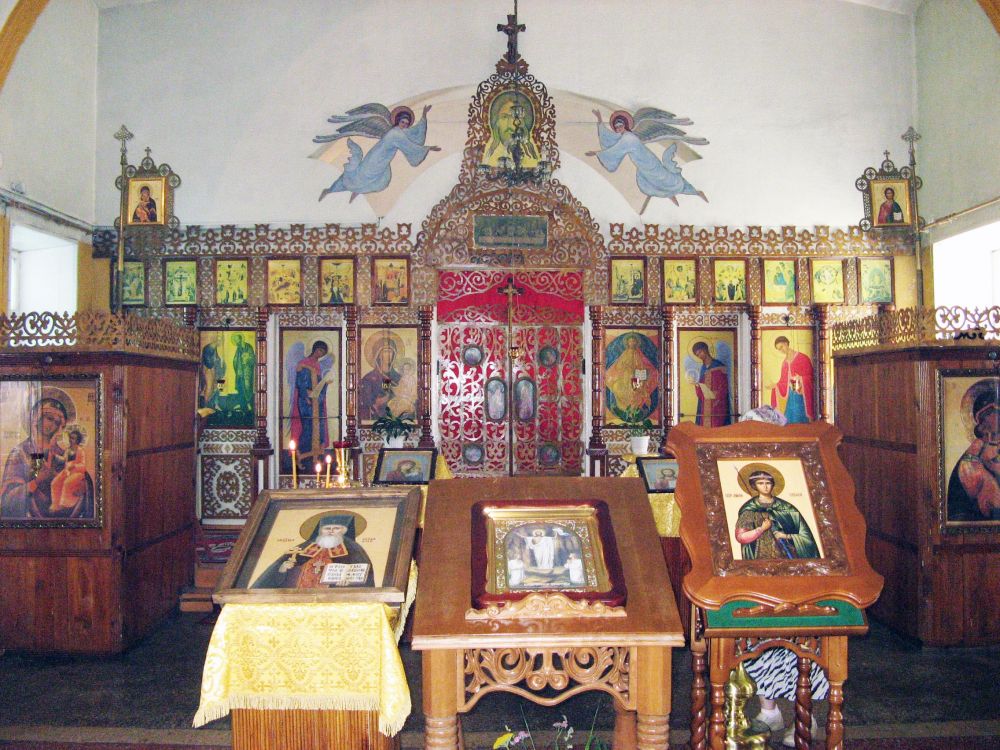 Церковь Димитрия Солунского, Сим (Ашинский район, Челябинская область). интерьер и убранство, Иконостас храма