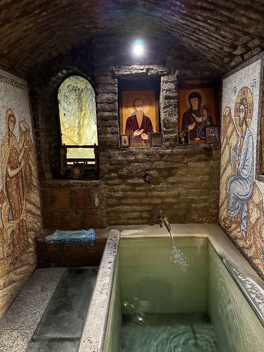 Вид с востока, интерьер и убранство. Церковь Иверской иконы Божией Матери, Мтацминдский район (Тбилиси, город, Грузия)