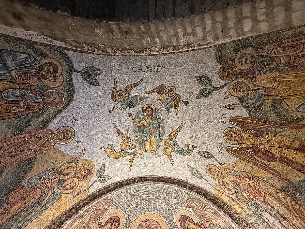 Мозаика на своде, интерьер и убранство. Церковь Иверской иконы Божией Матери, Мтацминдский район (Тбилиси, город, Грузия)