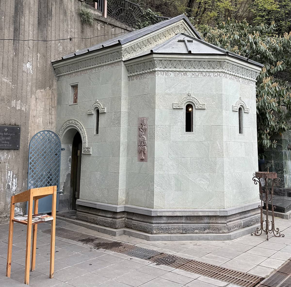 Вид с юго-востока, фасады. Церковь Иверской иконы Божией Матери, Мтацминдский район (Тбилиси, город, Грузия)