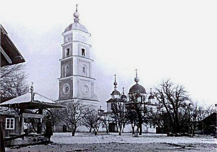 Покровский мужской монастырь, Белая Криница (Черновицкий район, Украина, Черновицкая область). архивная фотография, Покроский собор. Фото с сайта http://www.stejka.com/ukr/trip/belaja_krinica_u_vorot_belovodja/
