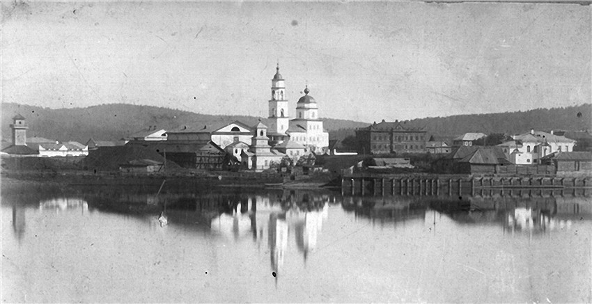 Церковь Троицы Живоначальной, Сатка (Саткинский район, Челябинская область). архивная фотография, Источник: http://traveltipz.ru/trips/attractions/id/41185_otzyvy-kraevedcheskij-muzei-satka-russia